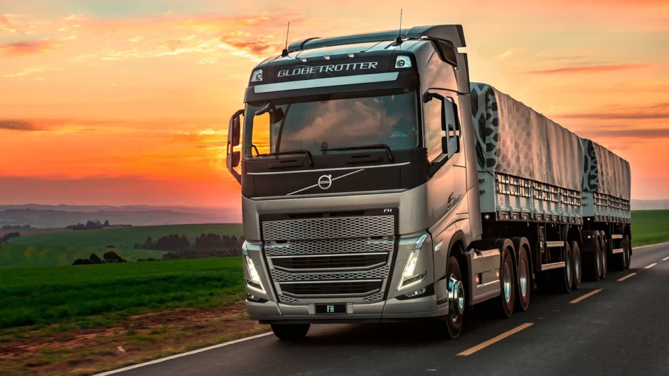 Volvo alcança liderança absoluta em caminhões pesados no Brasil em 2021