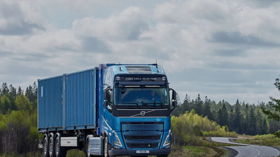 Volvo anuncia testes com células de combustível em caminhões