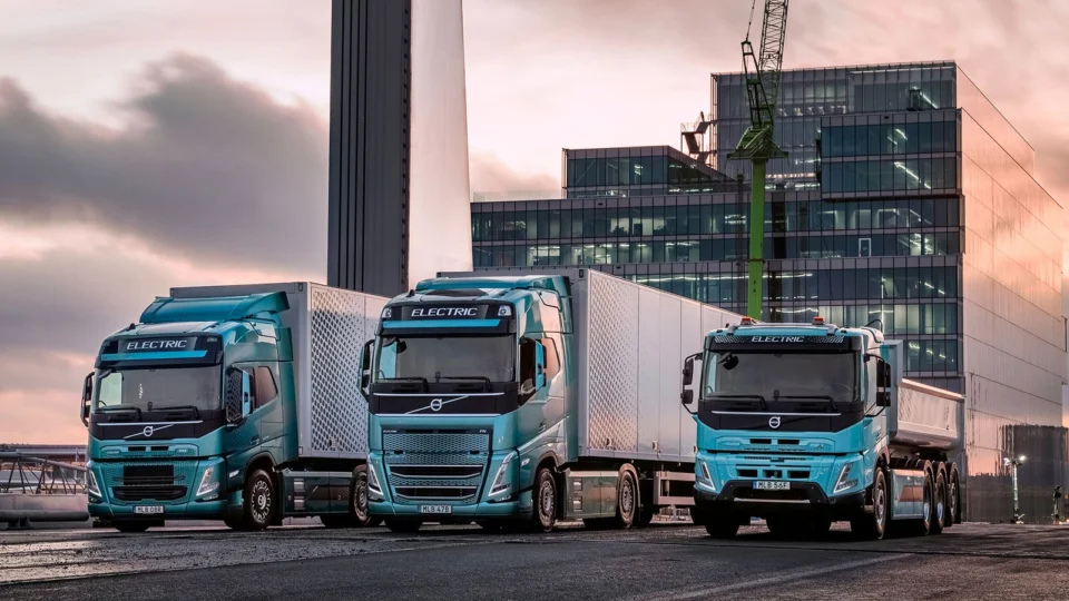 Volvo inicia produção em série de seus caminhões elétricos pesados