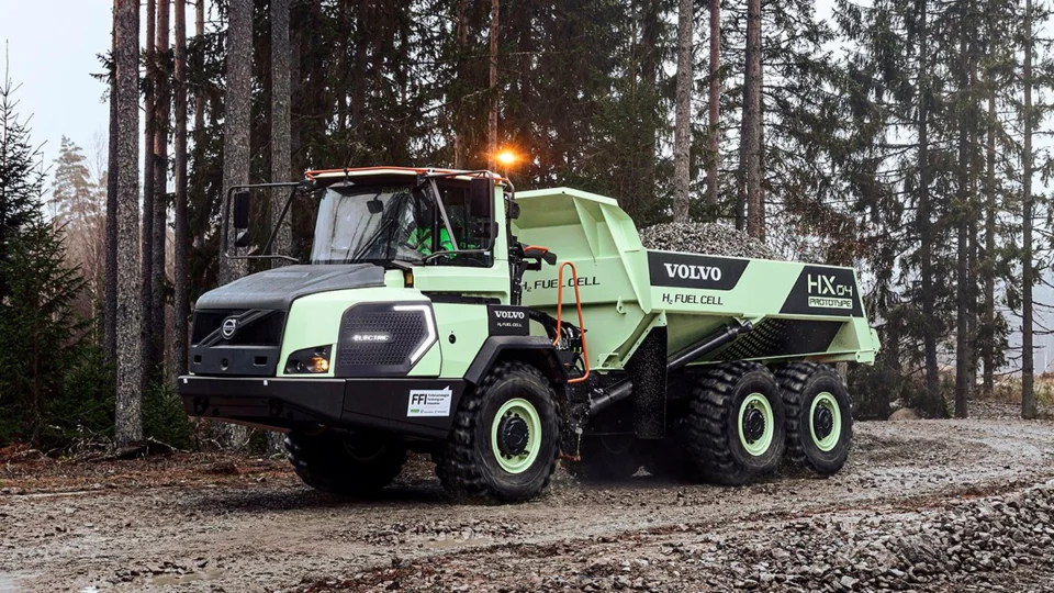 Volvo inicia teste com caminhão articulado a hidrogênio