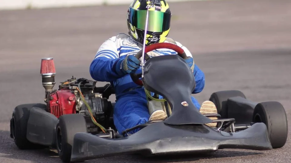 Pilotos do Amazonas voltam a acelerar no Campeonato Amazonense de Kart F4 e com público liberado