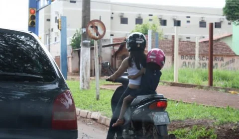 Crianças menores de 10 anos não podem ser transportadas em motos 