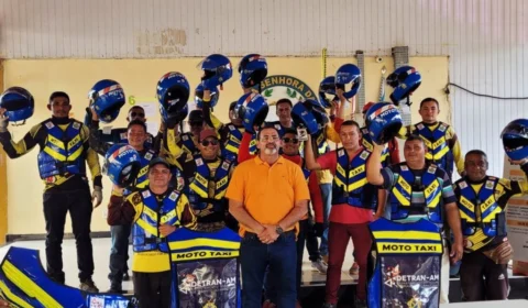 Kits de segurança são entregues para mototaxistas do Careiro da Várzea e de Eirunepé