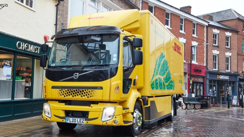 Volvo Trucks e o Deutsche Post firmam parceria para acelerar transporte com zero emissões