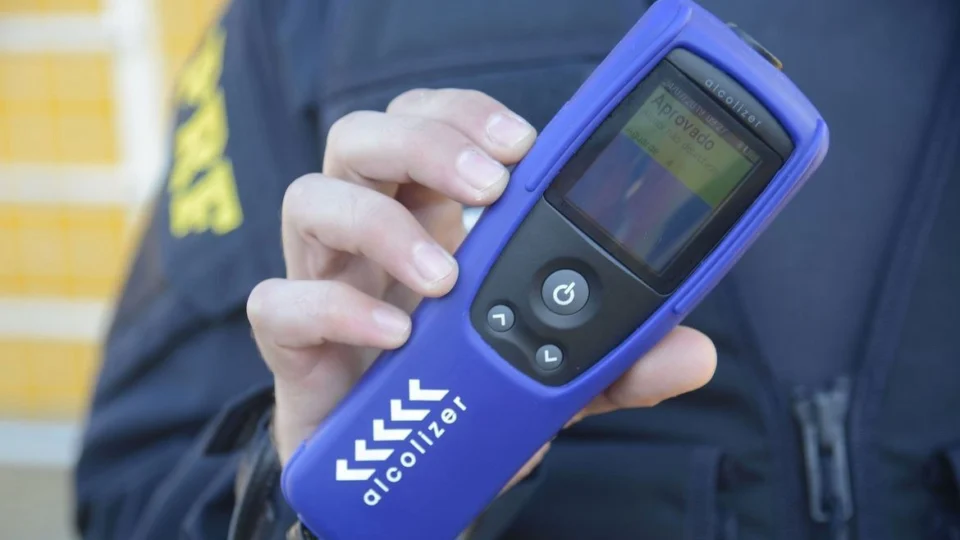 Presidente do STF vota a favor da validade de multa a motorista que recusa bafômetro