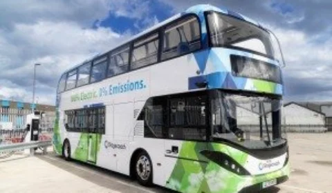 Em parceria com empresa escocesa, BYD entrega sua milésima unidade do ônibus elétrico