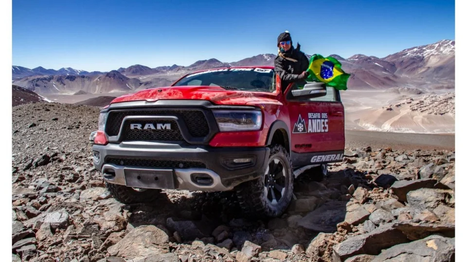 RECORDE: brasileira supera os 6 mil metros de altitude em uma picape 4×4