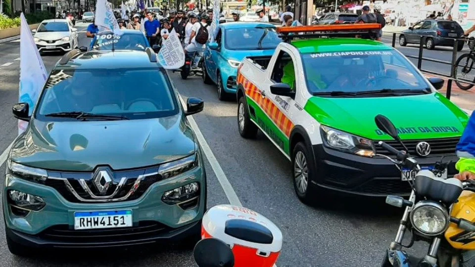 Pioneira em mobilidade elétrica, Renault participa de evento com modelos 100% eletrônicos