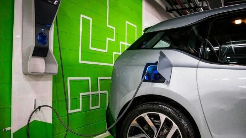 EUA propõem padrão de projeto para recarregamento de veículo elétrico