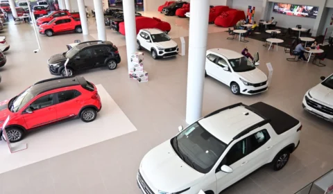 Vai comprar um carro ? Veja aqui os modelos mais baratos do mercado