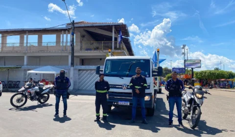 Parintins 2023: Detran Amazonas coordena traslados das alegorias para o Bumbódromo