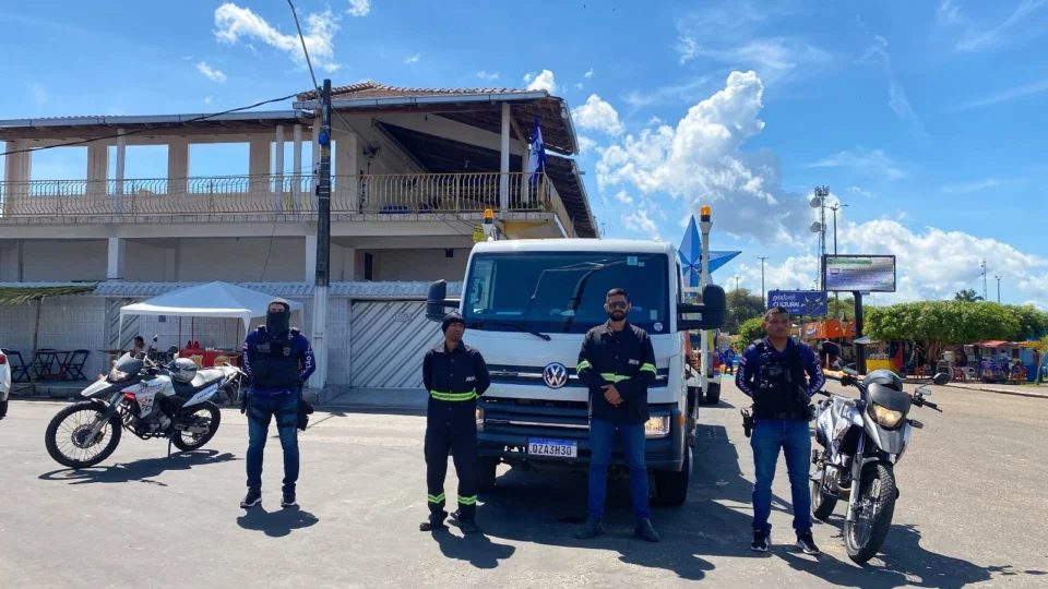 Parintins 2023: Detran Amazonas coordena traslados das alegorias para o Bumbódromo