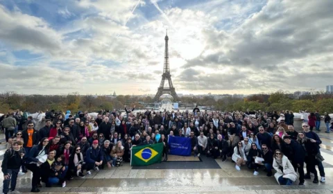Consórcio Mercedes-Benz encerra o ano levando 200 clientes a Paris 