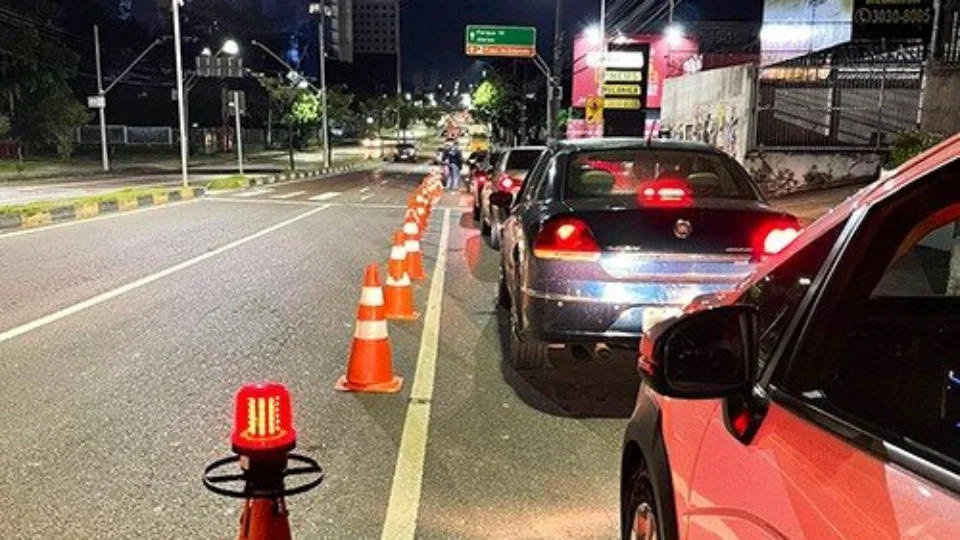 Detran-AM intensifica fiscalização para prevenir acidentes causados por ingestão de bebida alcoólica