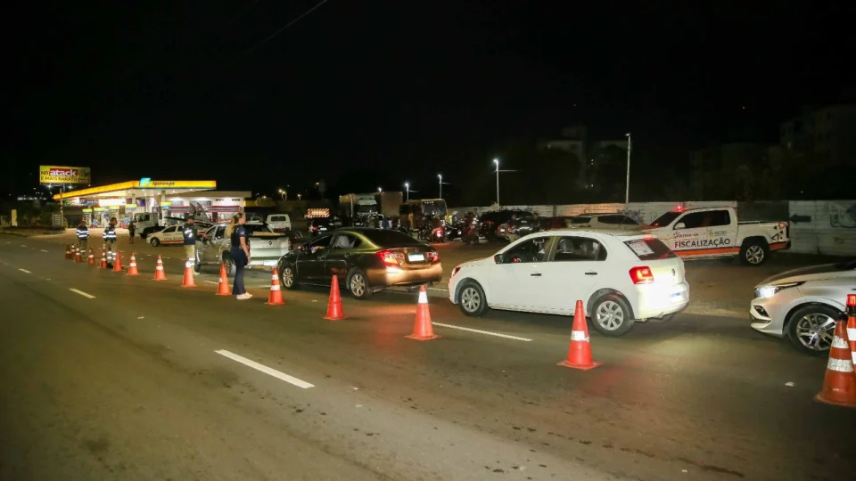 Detran-AM: Equipe de Fiscalização autua mais de 350 veículos por infrações cometidas no final de semana
