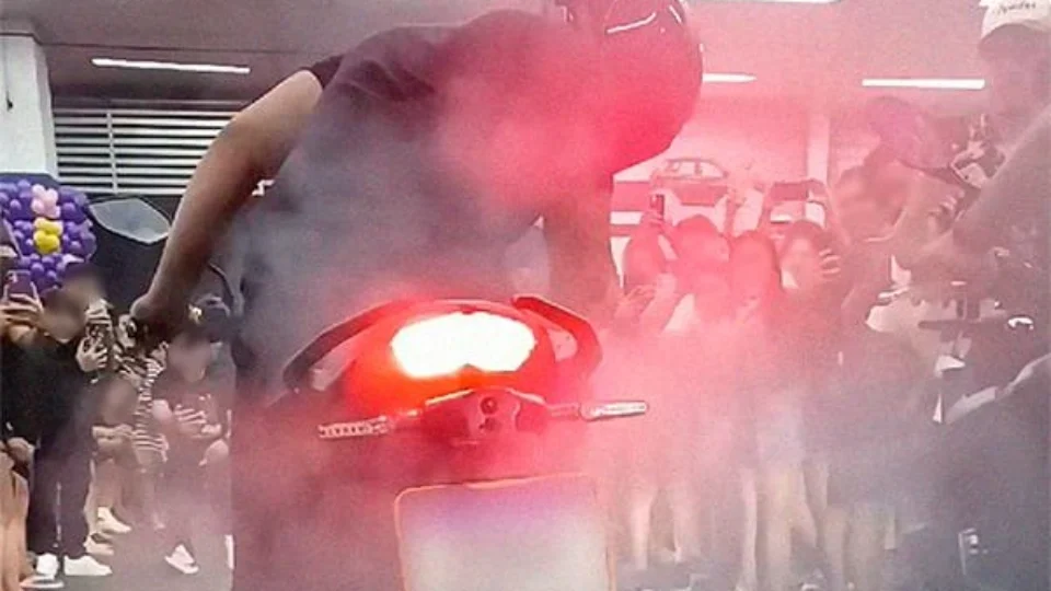 Detran-AM autua condutores que praticavam manobras perigosas em via pública na região centro-oeste de Manaus