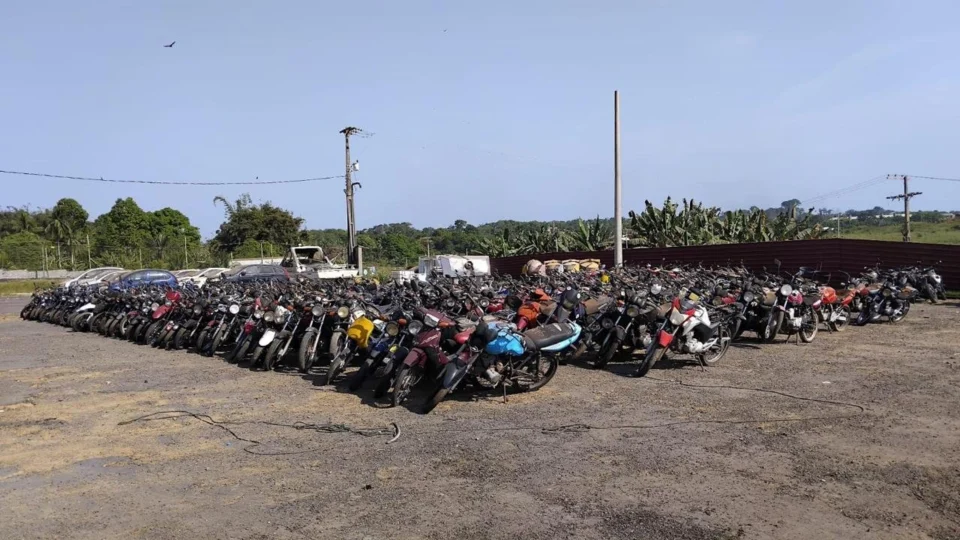 Detran-AM abre período de visitação para leilão de sucatas