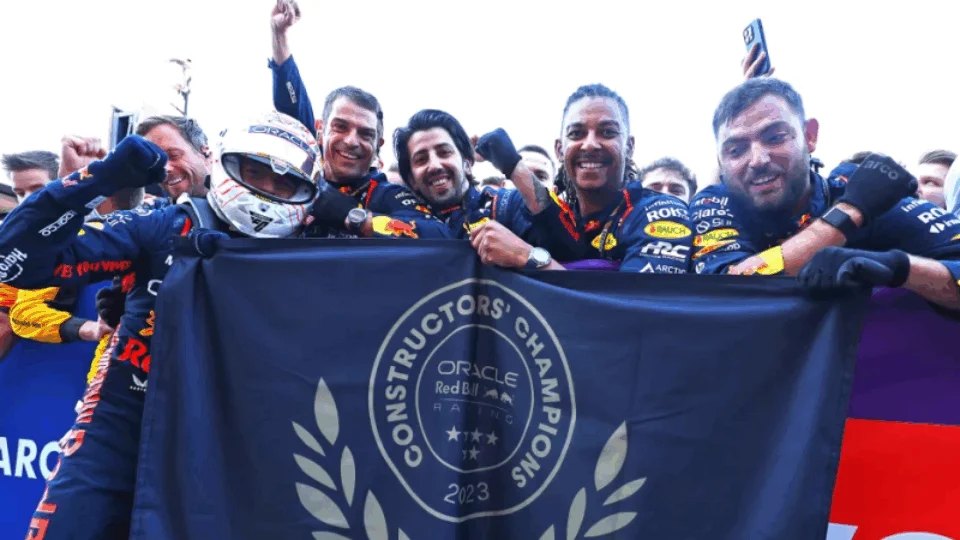 ‘Estou muito orgulhoso de todos’ – Verstappen muito feliz com vitória em Suzuka sela título de construtores de construtores para a Red Bull 