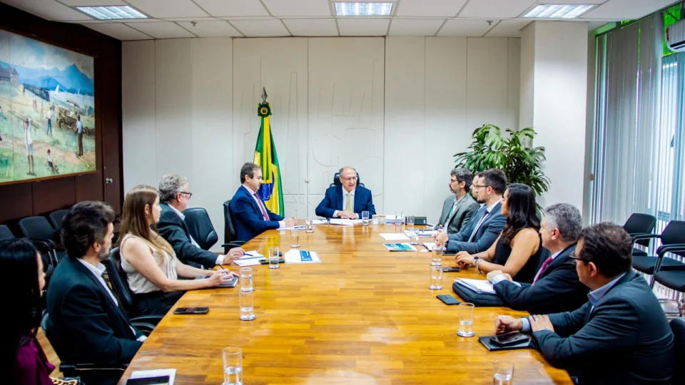 ABVE mostra a força da eletromobilidade no Brasil em reunião com Vice-Presidente