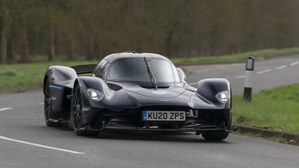 A manutenção do Aston Martin Valkyrie custa US$ 464 mil ( R$ 2,2 mi) nos primeiros 3 anos