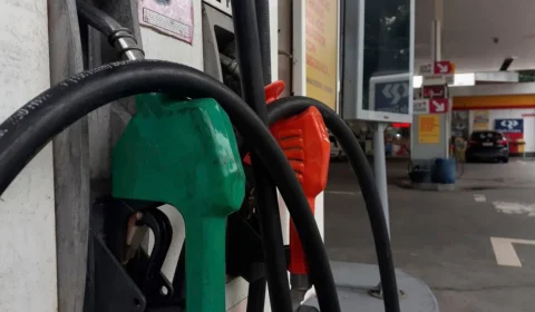 Gasolina e etanol caem em outubro; diesel sobe 0,22% 