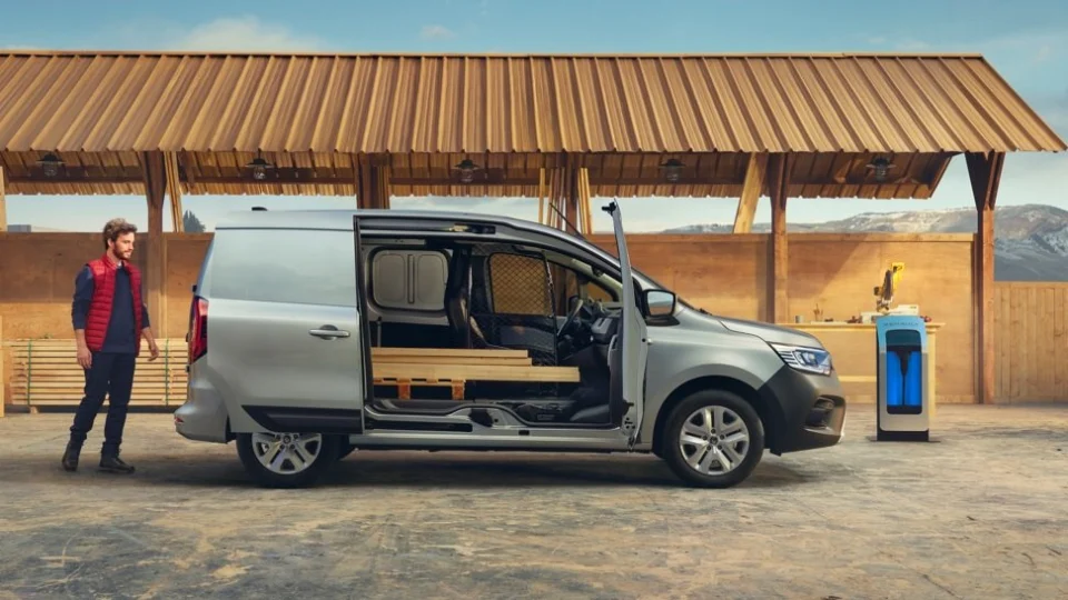Novo Renault Kangoo e-tech Electric tem autonomia revelada
