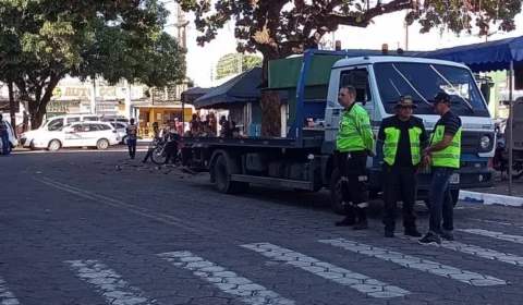 Taxistas e Mototaxistas do terminal rodoviário em Manaus, são fiscalizados