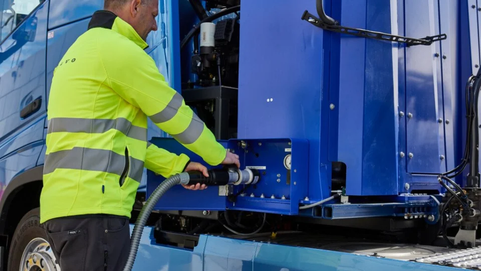 Volvo apresenta caminhão com células de combustível a hidrogênio na Europa