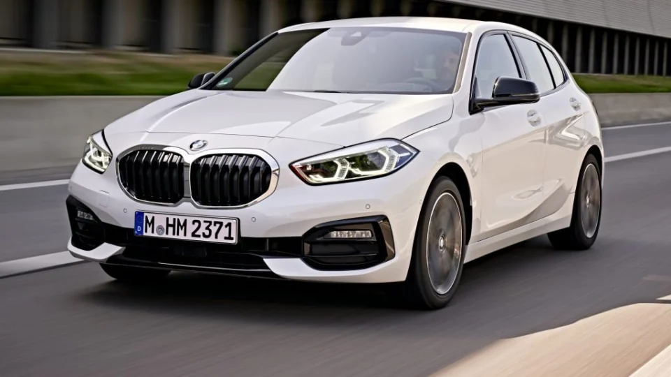 BMW 118i ganha tecnologia, mais estilo e equipamentos