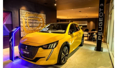 PEUGEOT empresta tecnologia com a exposição do elétrico e-208 GT e luxuosidade com o SUV 3008 na Casacor Brasília