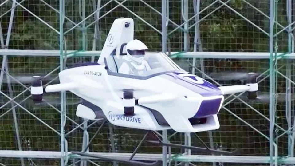 Carro voador faz voo de 4 minutos em teste no Japão; assista
