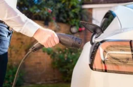 Crescimento da indústria de carros elétricos revela novas oportunidades no mercado de trabalho
