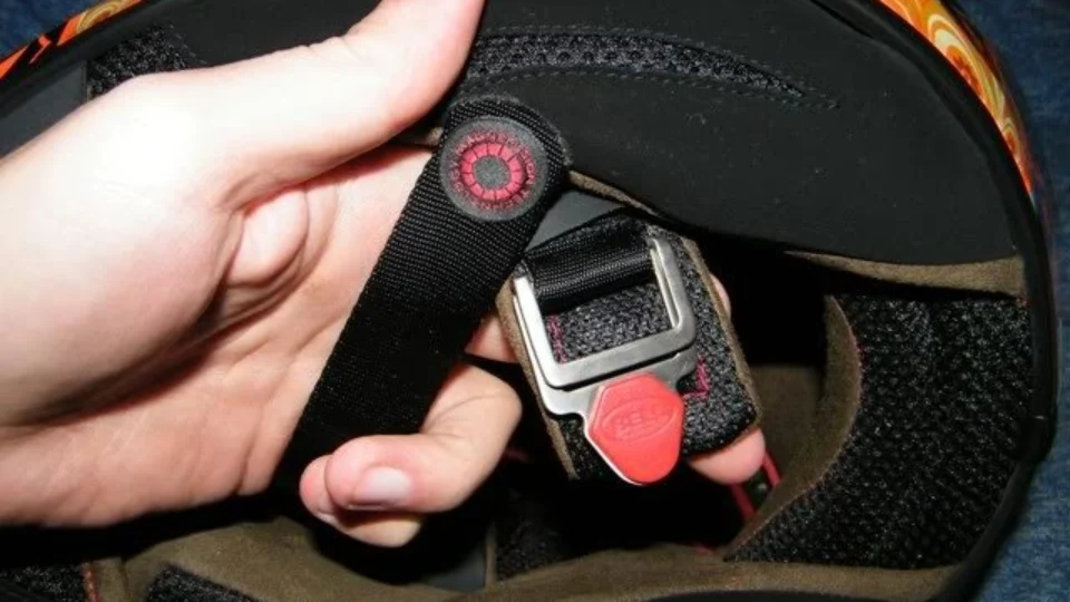 Contran consolida resoluções sobre transportes de passageiros e uso de capacetes por motociclistas