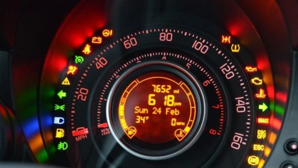 Especialista da Delphi esclarece o significado dos sinais exibidos nos painéis dos carros