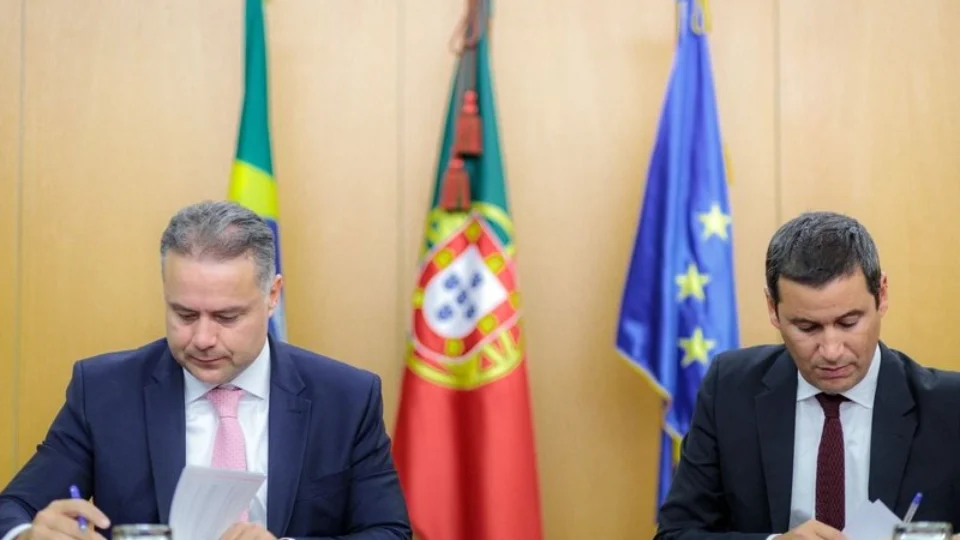 Assinatura de acordo pelo Governo Federal garante uso de CNH por brasileiros residentes em Portugal