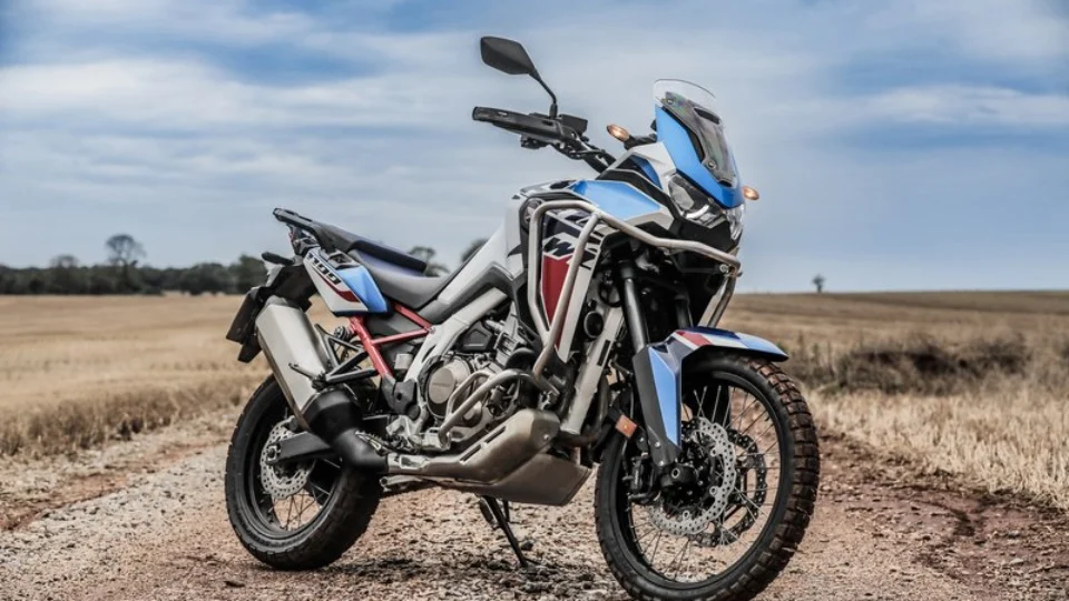 Honda lança CRF 1100L Africa Twin 2024 com nova cor e grafismos atualizados na mais versátil das big trail 
