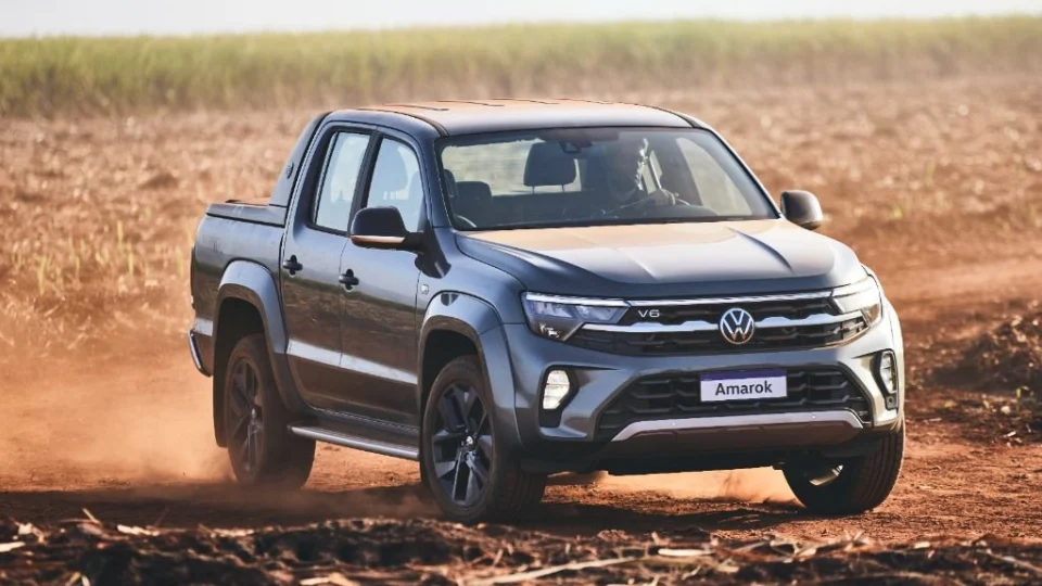 Amarok V6 é renovada, mantém preço atual e tem garantia de 5 anos 