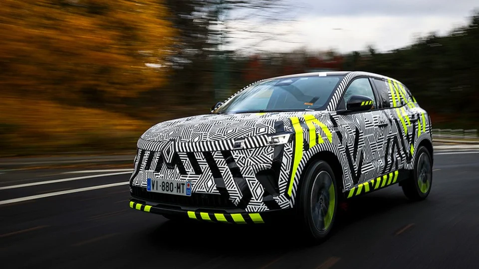 Especialistas Frédéric e Benjamin comentam sobre suas impressões após o test drive do Novo Austral