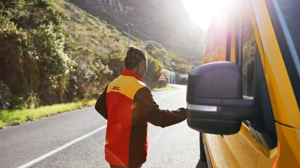 Com parceria da DHL Supply Chain, Volvo Car Brasil traz propulsão elétrica para distribuição de peças de reposição