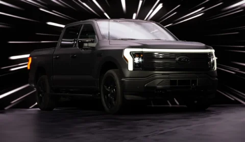 Nova edição limitada da F-150 Lightning Platinum Black adiciona visual de comando à linha de picapes elétricas da Ford 