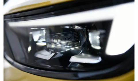 Novo Opel Astra com sistema topo de gama de iluminação Intelli-Lux LED Pixel Light