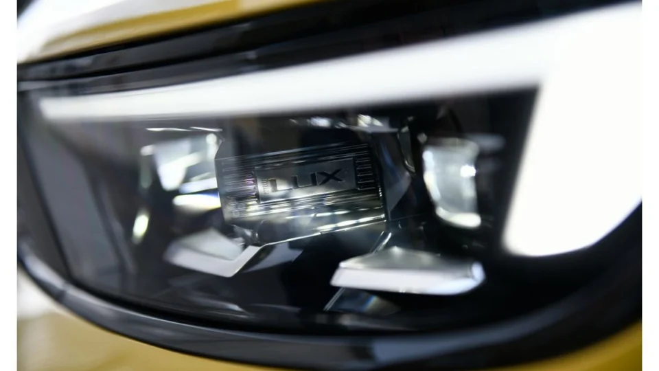 Novo Opel Astra com sistema topo de gama de iluminação Intelli-Lux LED Pixel Light