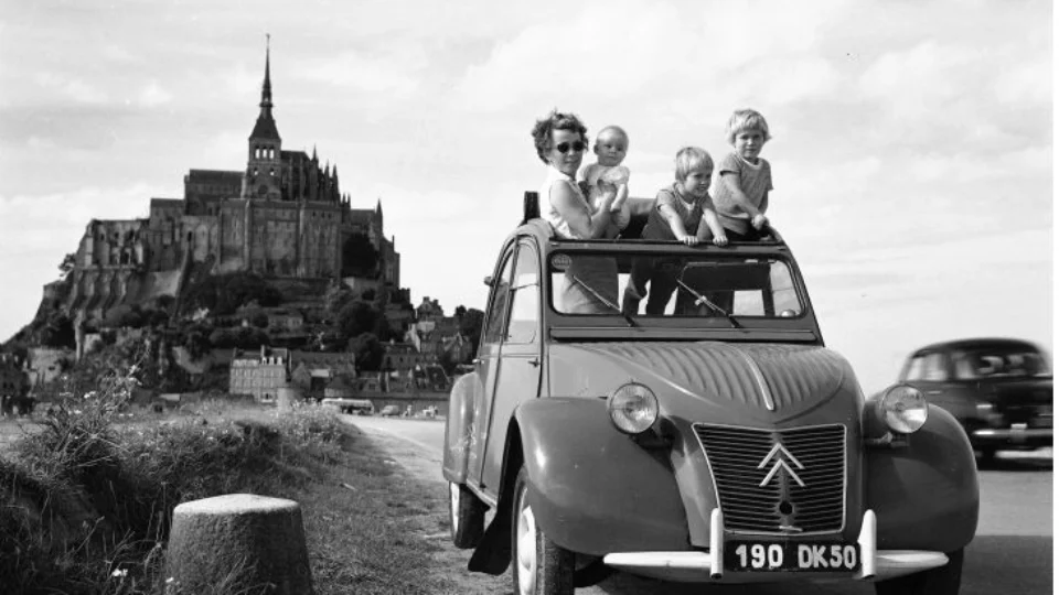 O icônico Citroën 2 CV comemora seu 75º aniversário