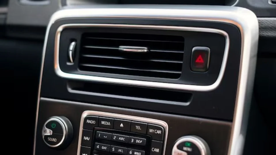 Especialista esclarece como o calor afeta o desempenho do ar-condicionado de carros