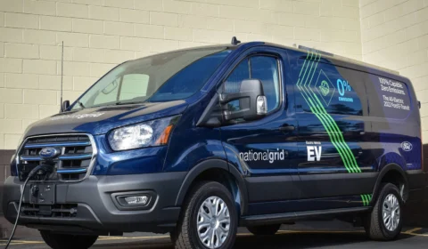 Ford inicia testes com a versão elétrica da van Transit