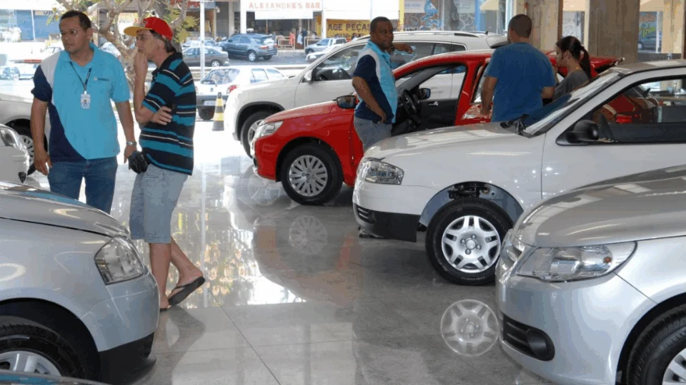 Vendas de veículos usados melhoram em março