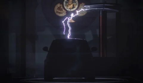 Campanha da Fiat promove live para mostrar o primeiro carro elétrico da montadora no Brasil