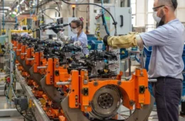 Produção de carros se estabiliza, mas esbarra na falta de semicondutores