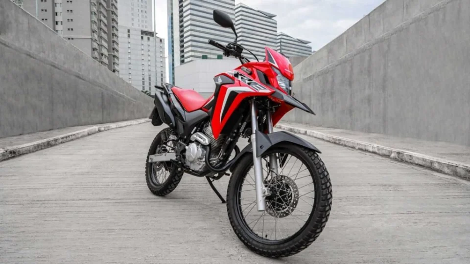Honda XRE 300 2022, a trail aventureira estreia com novos grafismos