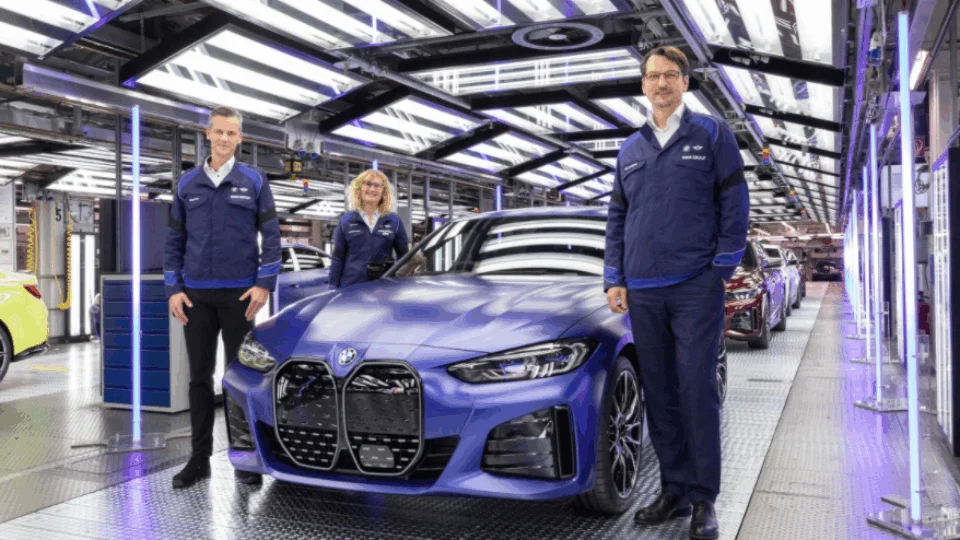 Confirmado para o Brasil em 2022, BMW inicia produção do i4 elétrico